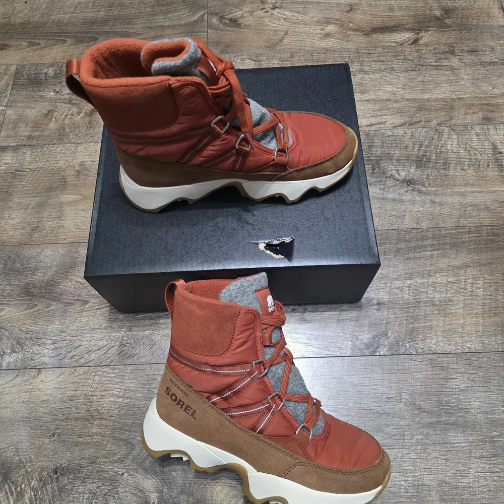 Sorel Kinetic Impact Insulated WPRed and Brown Winter Boots Women 7